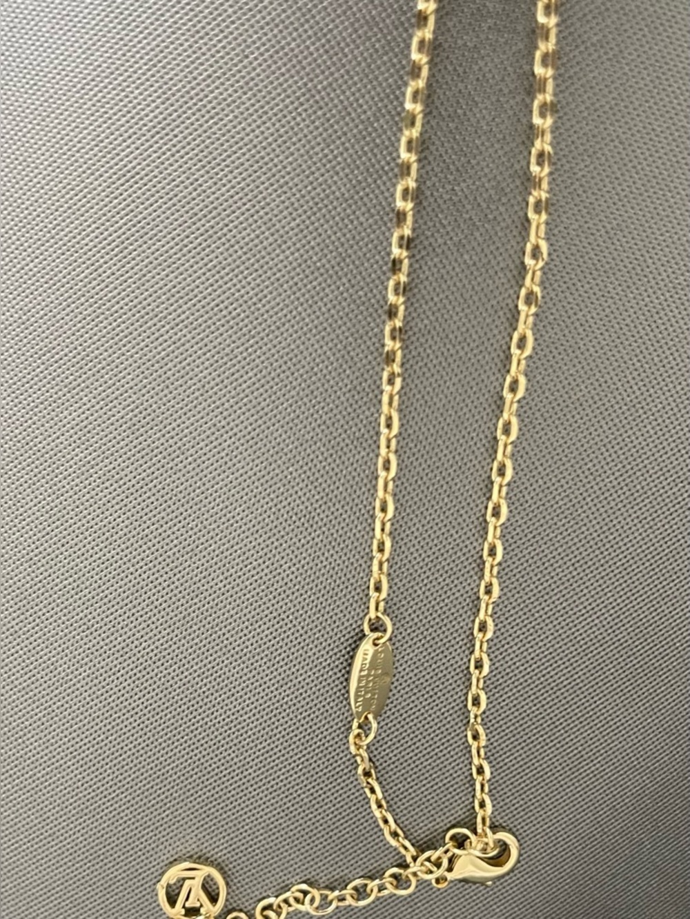 Gold Heart Pendant Necklace - Elegant Women’s Jewelry - Picture 3 of 3